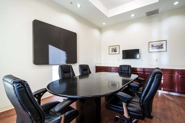 Emerald Suites Black Canyon