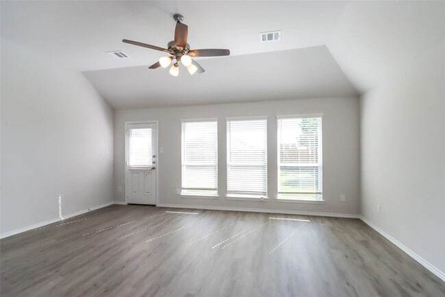 Photo - 21310 Shadbush Avenue