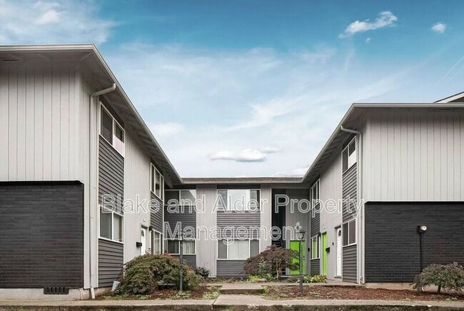 Building Photo - 838 SE 42nd Ave