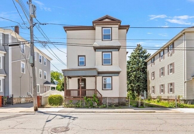 Building Photo - 77 Weetamoe St Unit 2