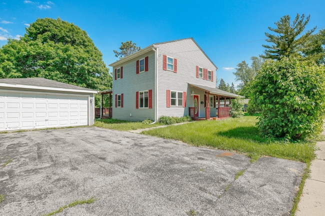 Photo - 804 N Van Buren St