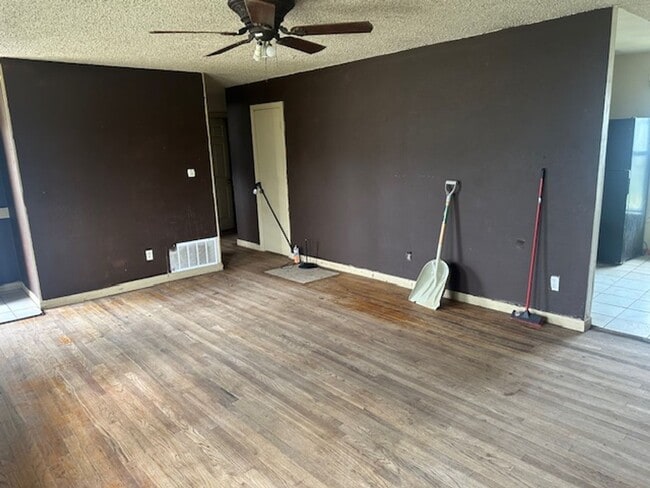 Photo - 4409 S Travis St