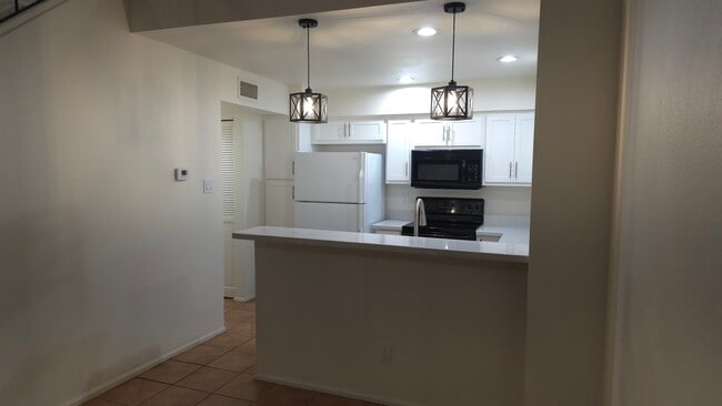 Kitchen - 1717 E Union Hills Dr Unit 1095