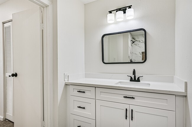 Photo - 425 E Castle Harbour Dr