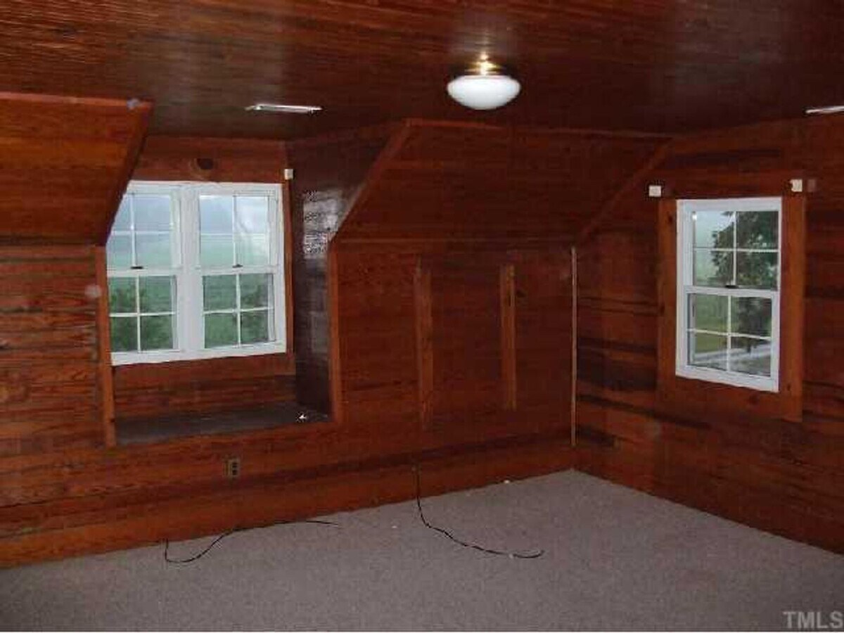 Photo - Farm House for the country lover on 9 acres