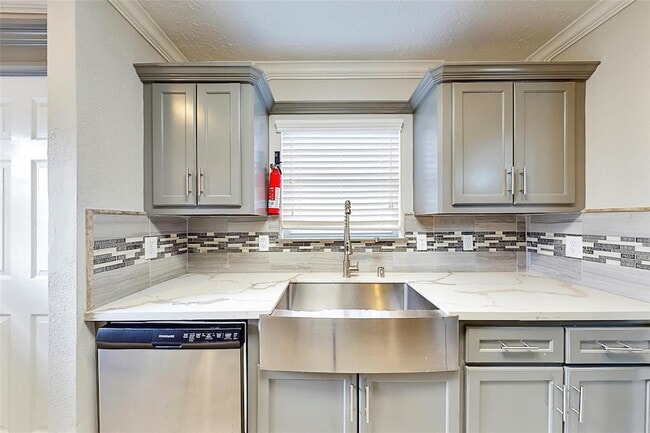 Photo - 7825 Cook Rd