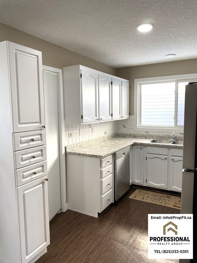 Photo - 10317 157 St NW
