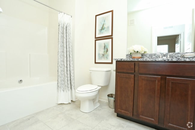 2BR, 2BA - 1,225 SF - Bathroom