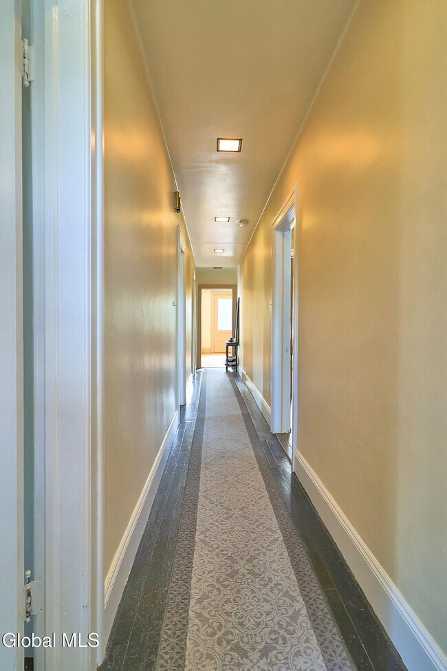 Photo - 28 Manning Blvd Apartamento Unidad 2