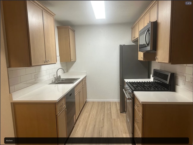 Building Photo - 5705-5707 S. Vancouver Ave Unit 5705 S. Vancouver Ave