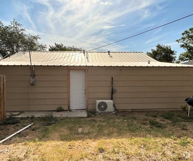 Building Photo - Backhouse Efficiency For Rent