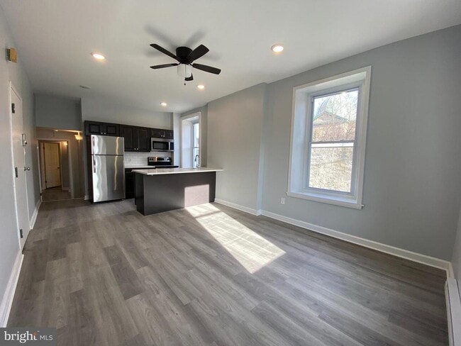 Building Photo - 21 E Price St Unit 2A