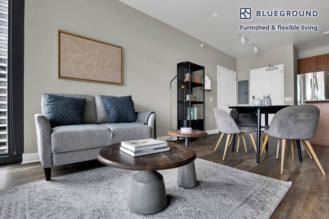 Photo - 505 N State St Unidad FL28-ID1006