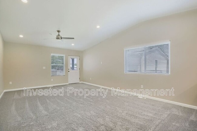 Photo - 6822 Niagara St