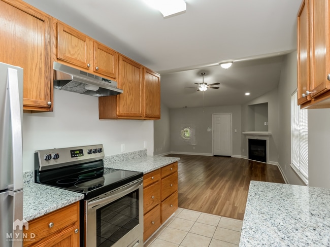 Photo - 919 Crestmere St