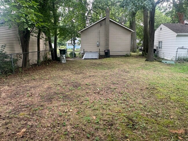 Photo - 525 Stratford Rd