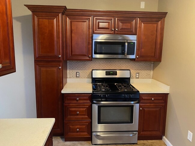 Building Photo - 17 Whitman Ave