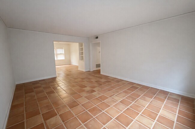 Photo - 1928 North Blvd Unit 01