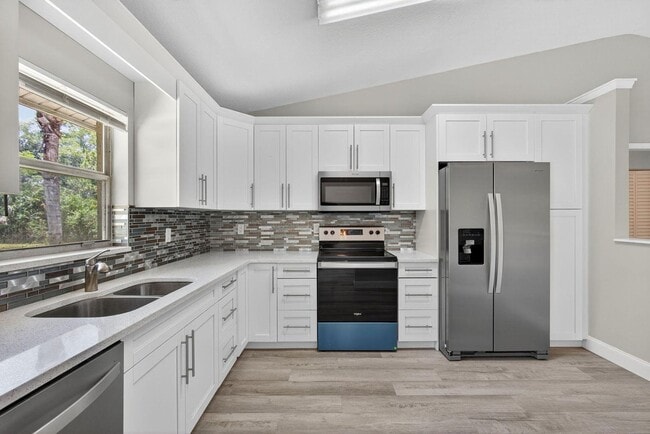 Photo - 16971 Mayfair Dr E