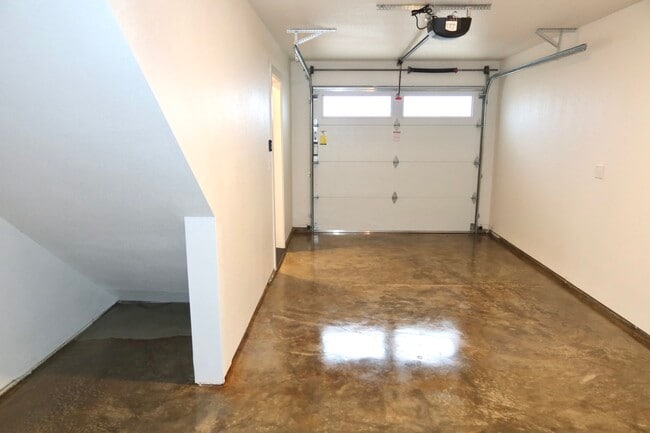2bed/2bath Garage
