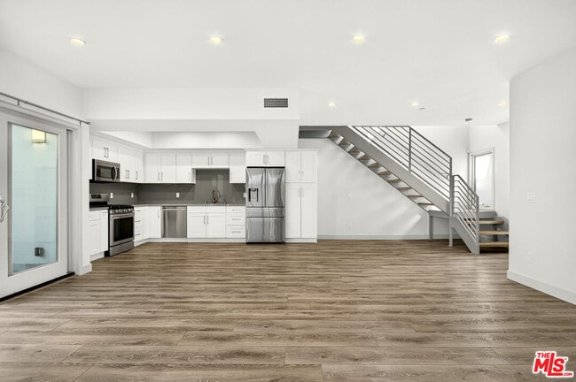 440 Palm Dr Unit 4