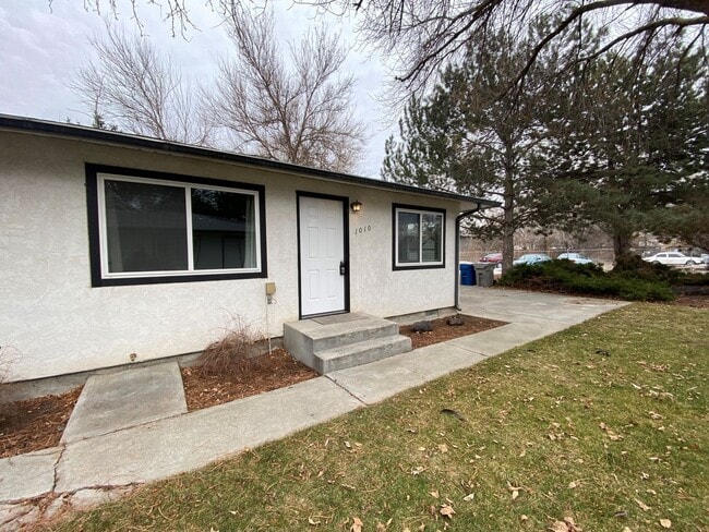 Building Photo - 2bed, 1bath, 800 Sq.ft. apartment - Nampa - Near NNU Unit 1010 Holly Street