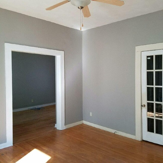 Photo - 421 Bowen St