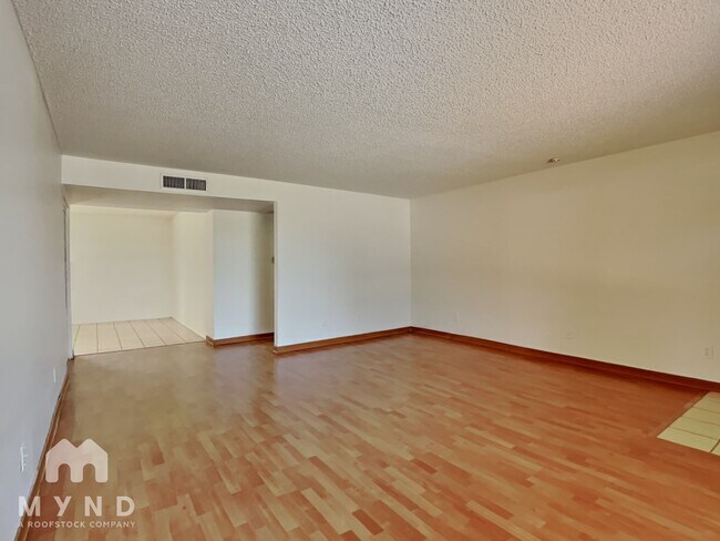 Photo - 7555 W Devonshire Ave