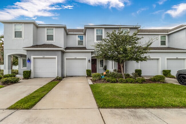 Front of house - 7013 Summer Holly Pl Casa Adosada