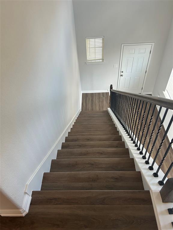 Photo - 343 Silver Glen Dr