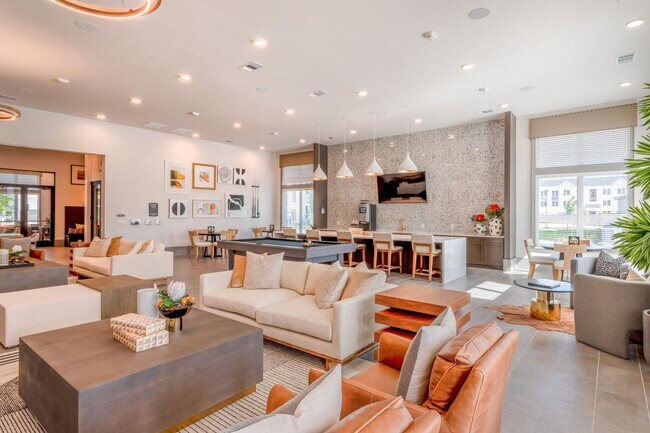 Building Photo - 13939 Hillcroft Ave Unit 3106