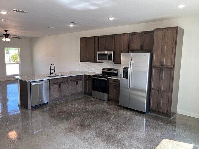 Photo - 2214 J E Woody Rd