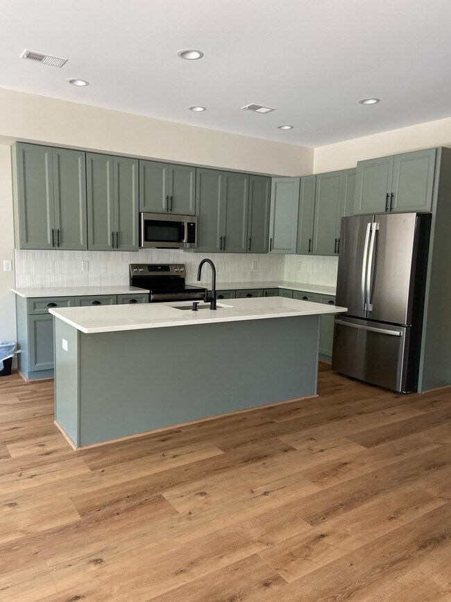 1605 15th St S