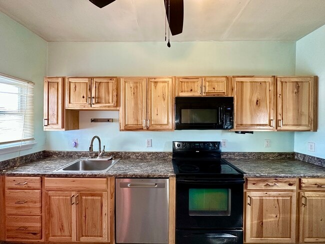 Photo - 628 Superior St