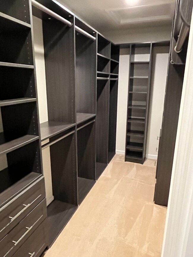 Photo - Large Executive 5 Br 3.5 Bath Home in Weym...