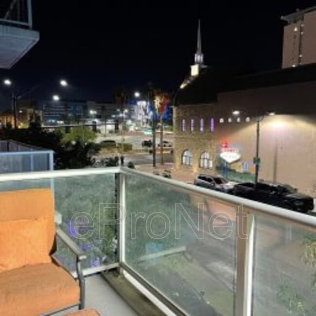 Photo - 353 E Bonneville Ave Unidad 205 - 1