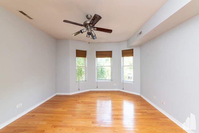 Building Photo - 3215 W Altgeld St Unit 2