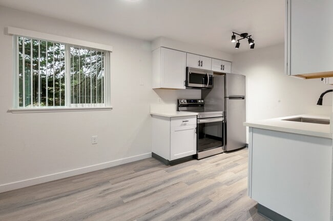 Building Photo - Lively Downtown McMinnville Rental