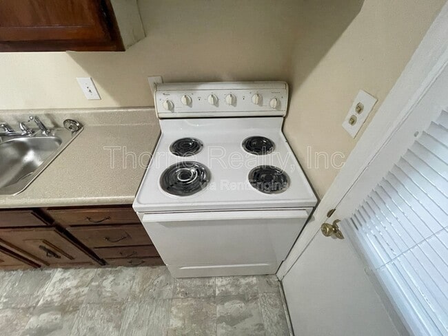 Photo - 406 Dowd St
