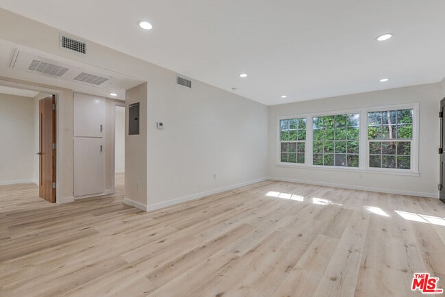 Photo - 853 S Bedford St Unit 4