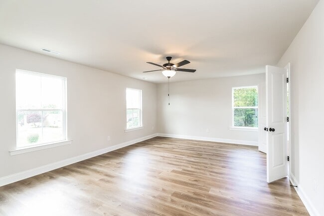 Photo - Beautiful 4BR 2.5BA Home w/ Full Appliance Kitchen • Garage Parking •