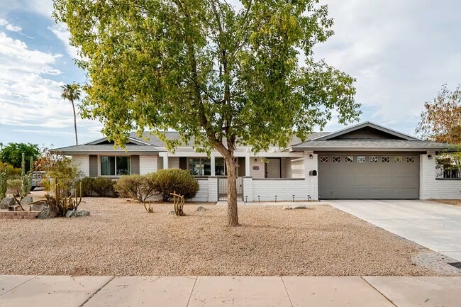 Photo - 1104 E Campus Dr