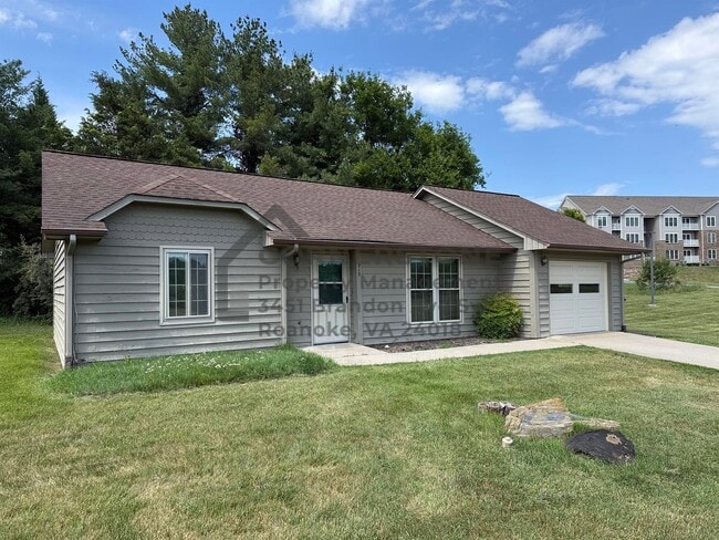 Building Photo - 713 Lakeview Cir