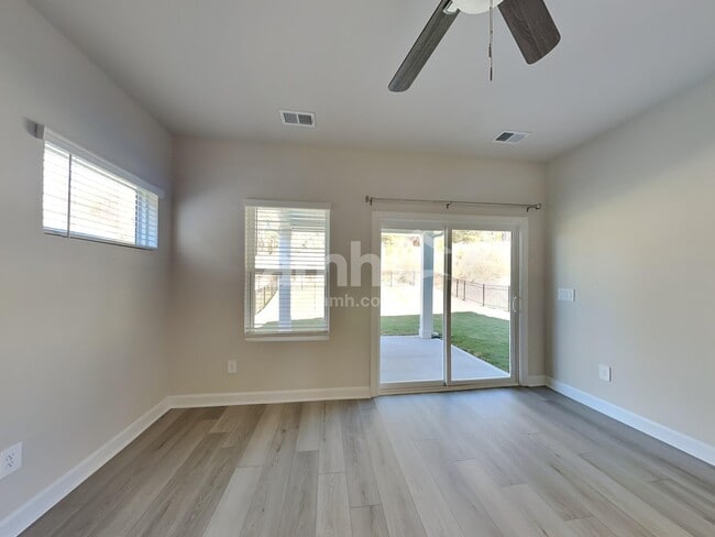 Photo - 542 Crowder Pl