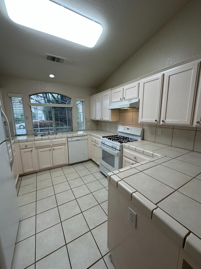 Photo - 2260 E Niles Ave