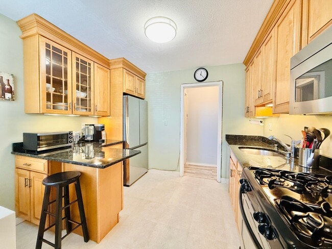Building Photo - 1 Strawberry Hill Ct Unit APT 1A