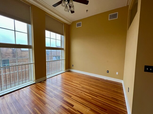 Photo - 320 E Clayton St Unit 400