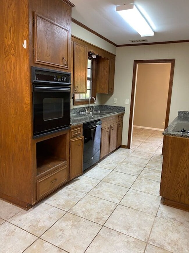 Photo - Spacious 3 bed 2 bath home in Town and Country Subdivision