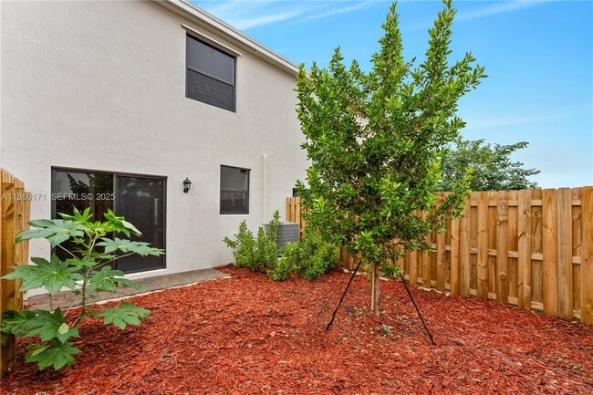 Photo - 433 NE 12th St