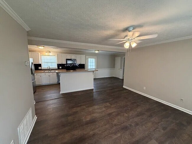 Photo - 350 Fennel Wy SW